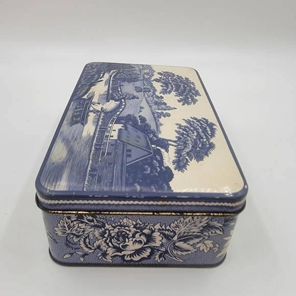 VINTAGE Daher English tin in a old European blue and white motif - Picture 5 of 11